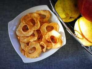 Apfelchips aus Gartenäpfeln