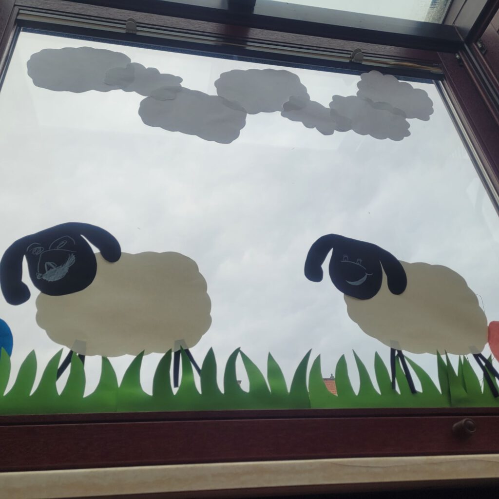 Fensterbild Schafswiese